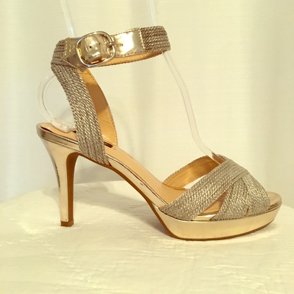 Light Gold Dressy Sandals COMFY! 7.5